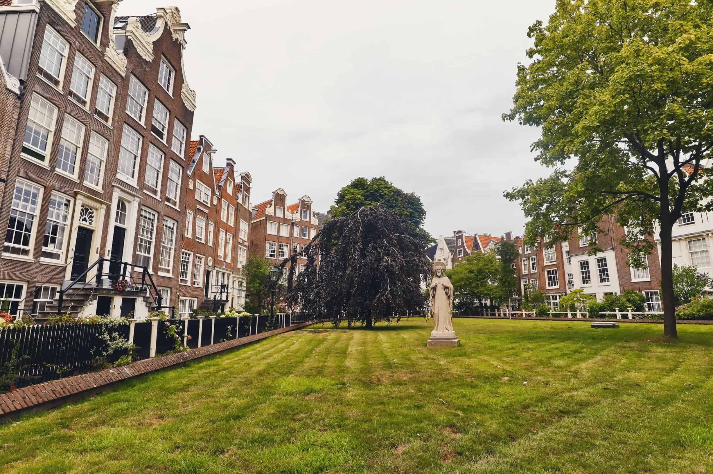 Begijnhof | Lugares para visitar en Amsterdam en 4 dias Begijnhof | Lugares para visitar en Amsterdam en 4 dias