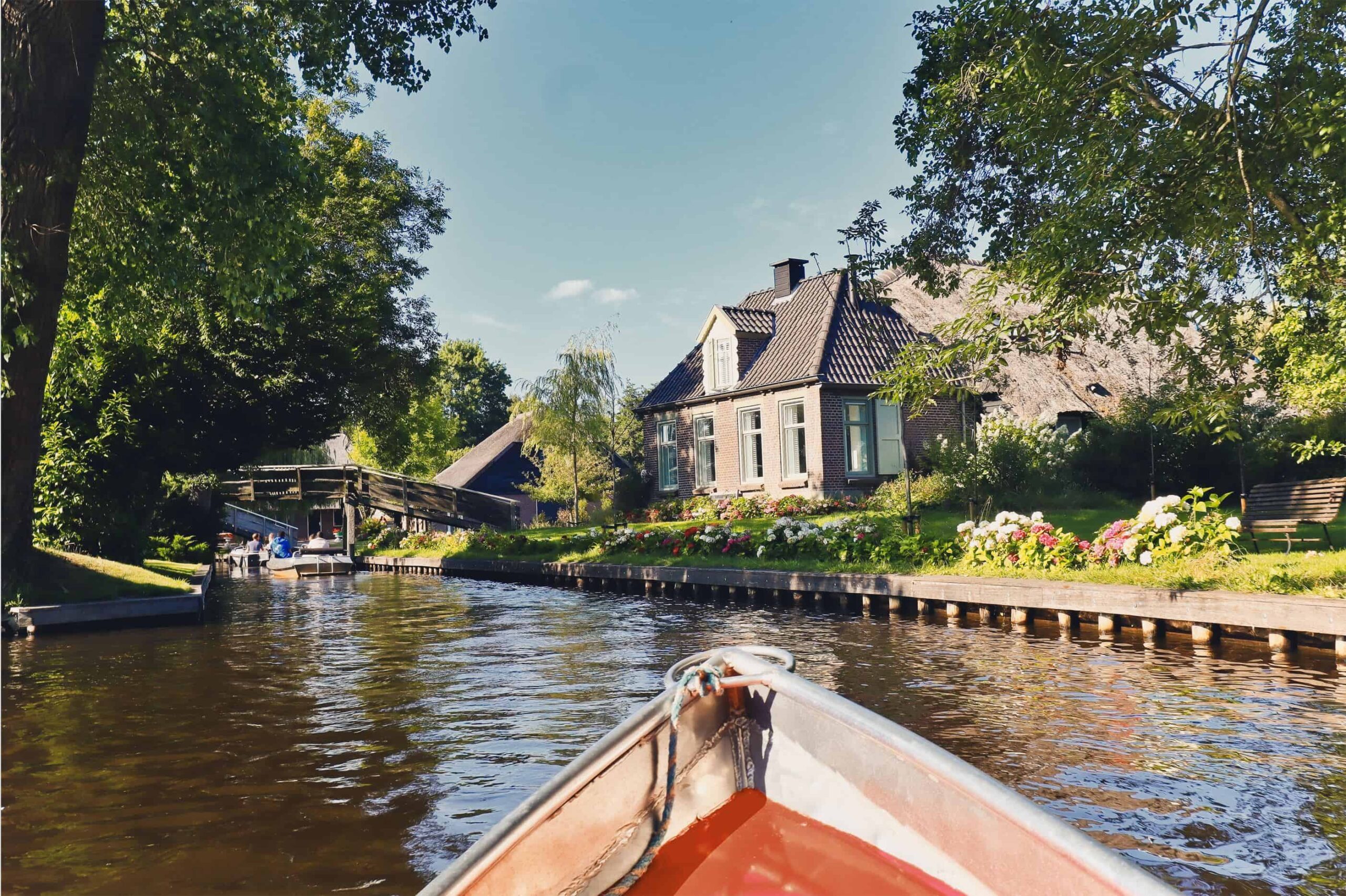 giethoorn boat rental | boat in giethoorn | giethoorn village