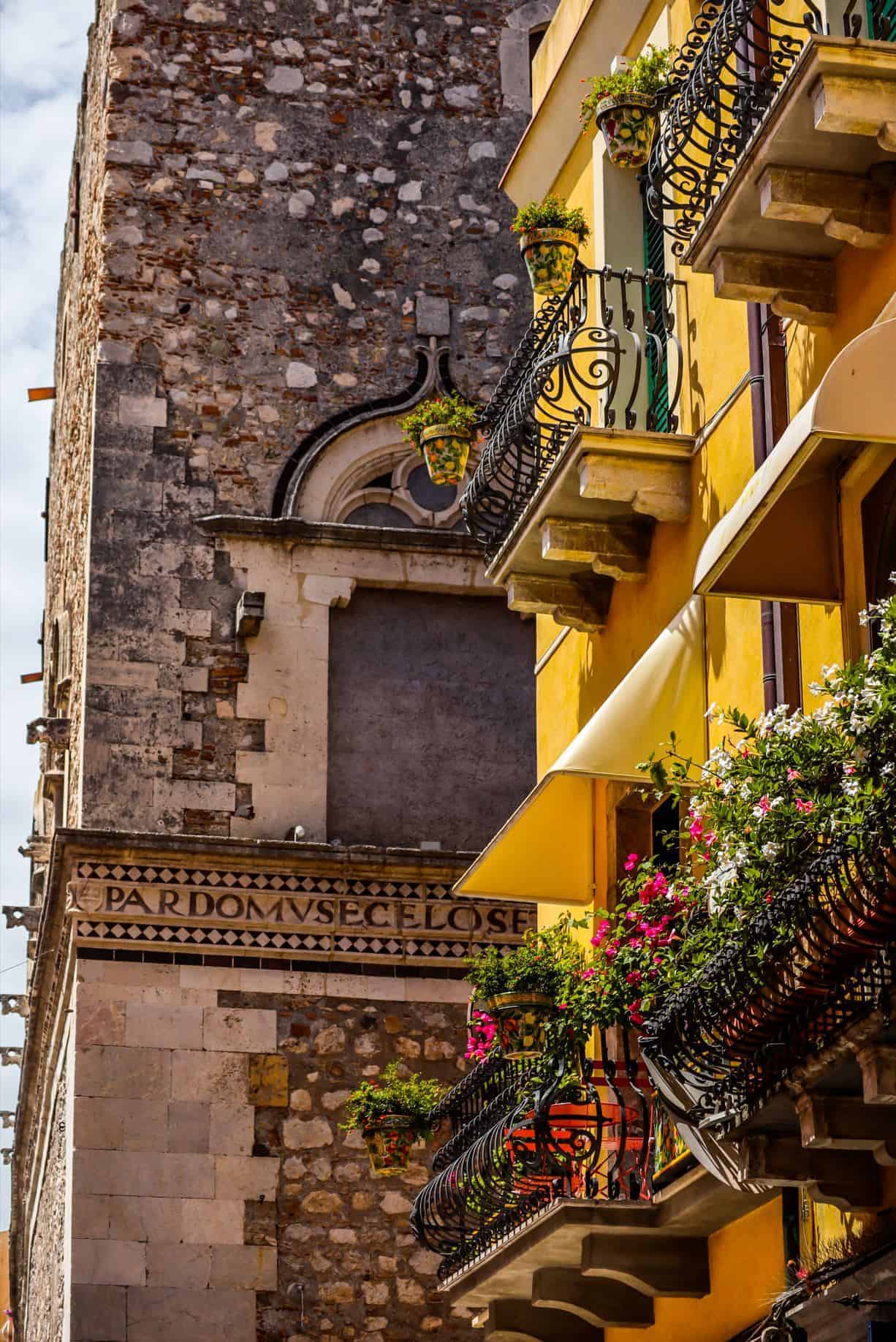 catania to taormina by train | day trip from catania to taormina | catania to taormina by bus | distance from catania to taormina
