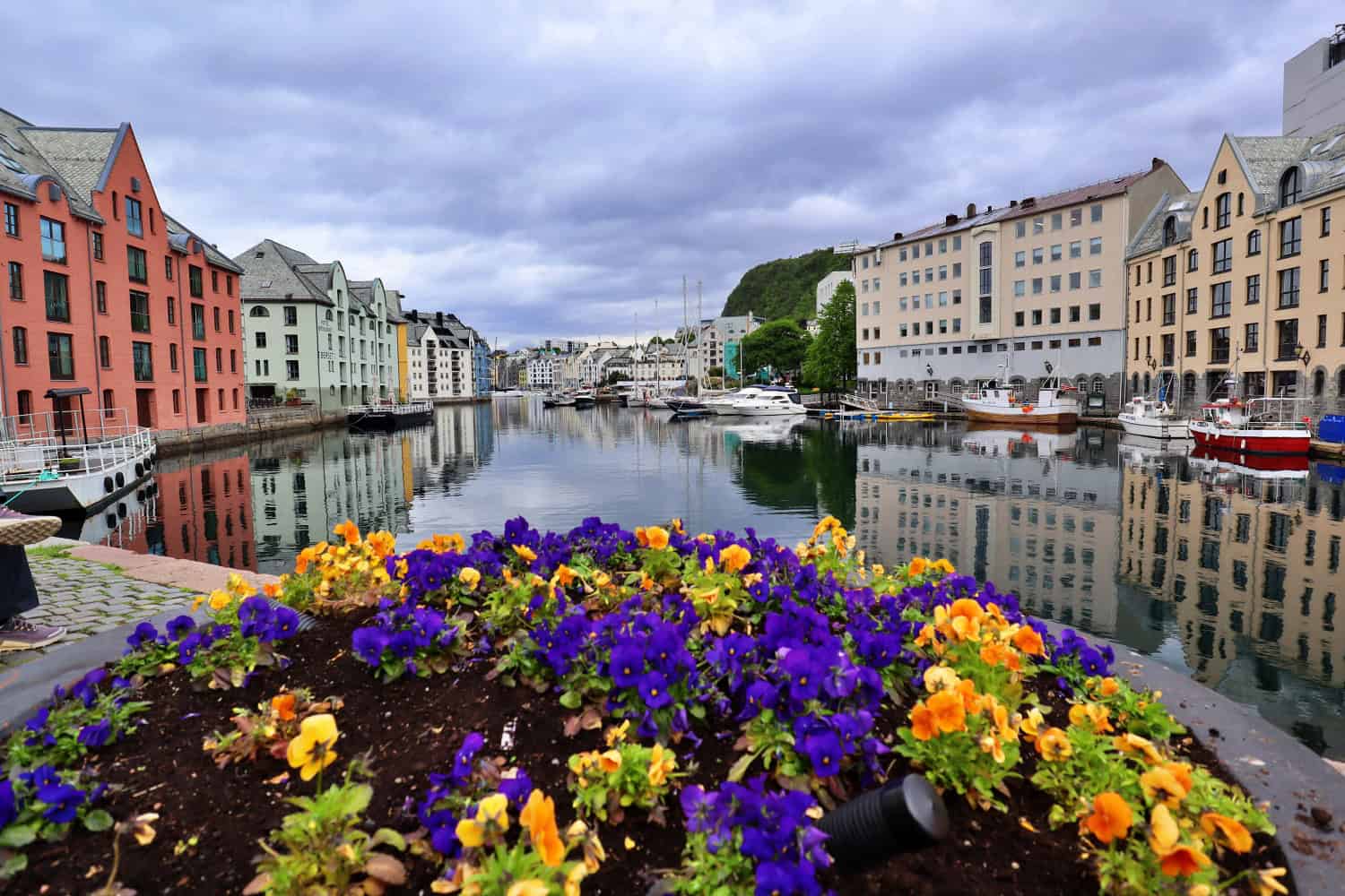 What to do in Alesund from cruise ship | One day in Alesund | Things to do in Alesund Norway | Best places in Alesund | Alesund Art Nouveau | Alesund itinerary | Norwegian fjords | Aksla viewpoint Alesund | Hop on hop off Alesund | Alesund cruise terminal