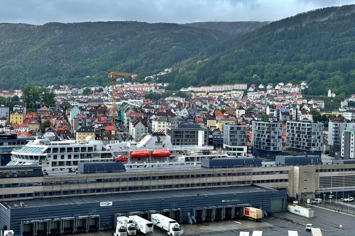Cele mai bune lucruri de facut in Bergen intr-o zi | Panorama asupra Bergenului de pe vasul de croaziera