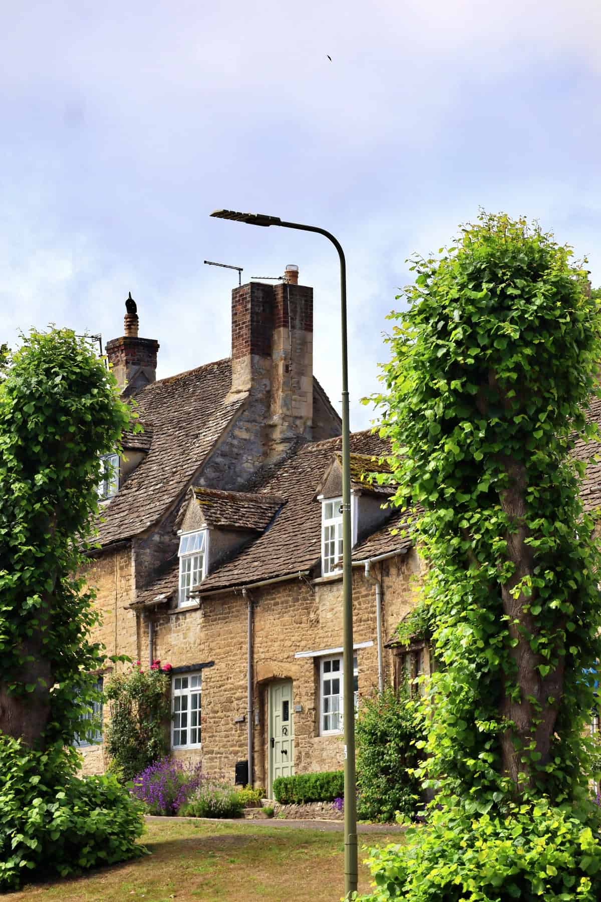 most beautiful villages in the cotswolds | burford village | day trip from london to the cotswolds | everything about the cotswolds |