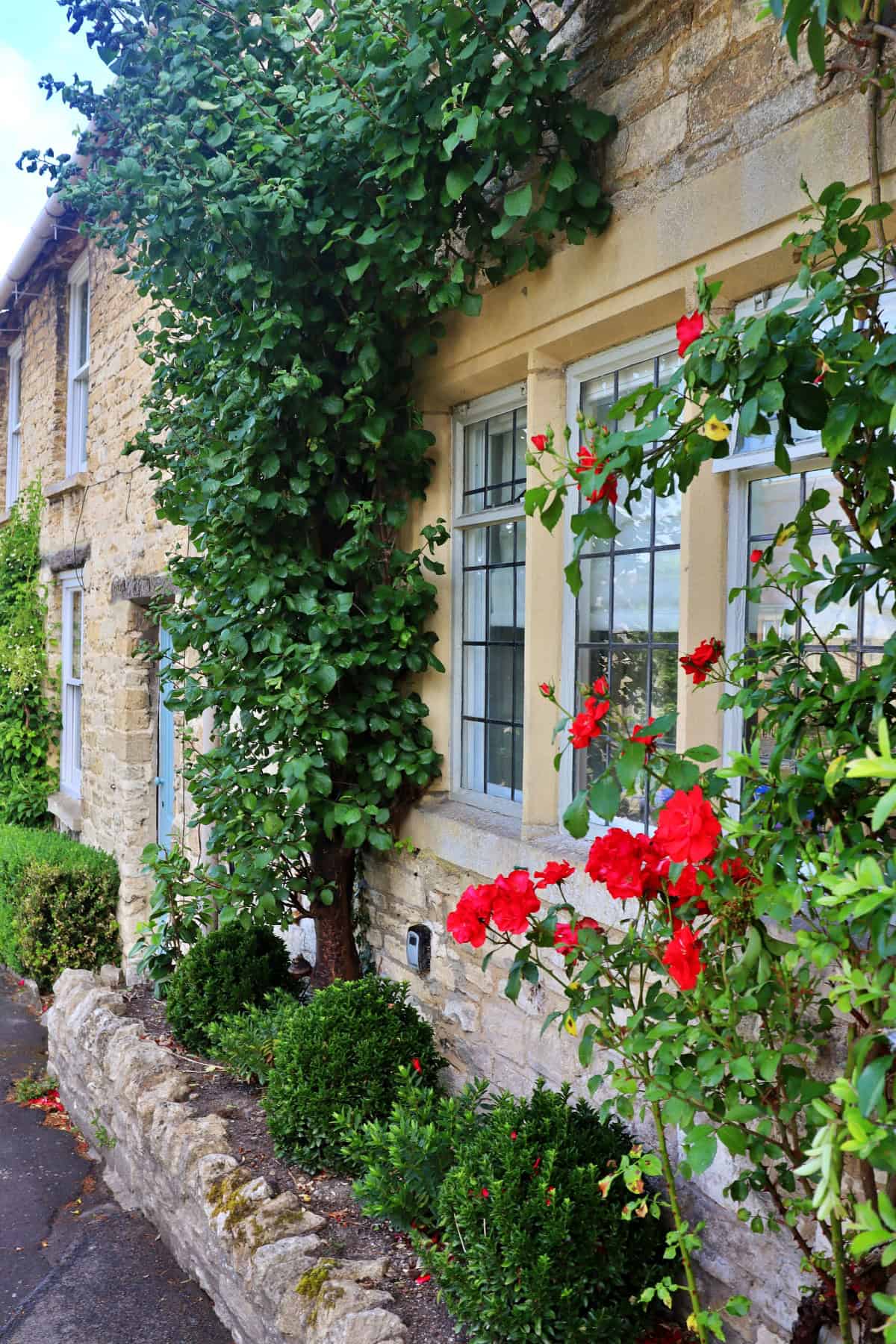 most beautiful villages in the cotswolds | burford village | day trip from london to the cotswolds | everything about the cotswolds |
